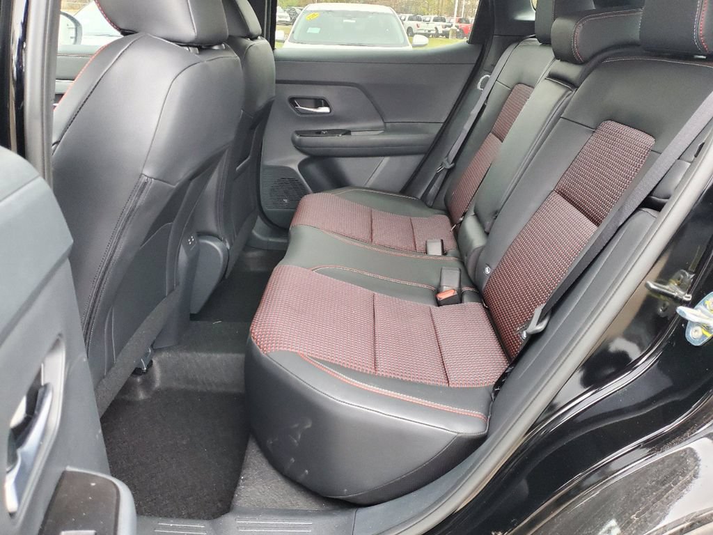 New 2026 Nissan Kicks SR w/ Cold Weather Package AWD/4WD image 11