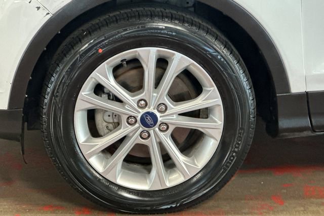 Used 2017 Ford Escape SE image 32