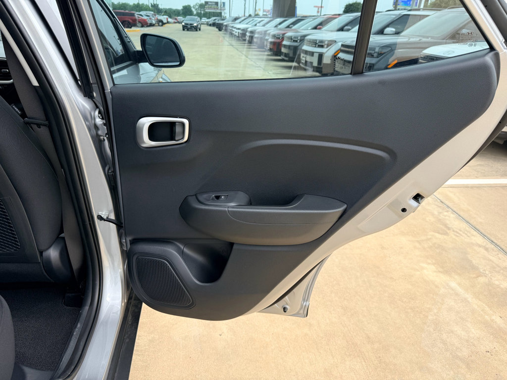 Used 2026 Hyundai Venue SE FWD image 25