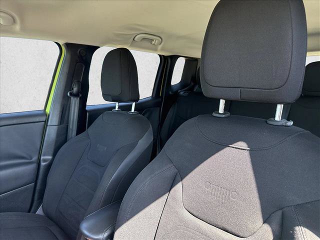 Used 2017 Jeep Renegade Altitude FWD image 12