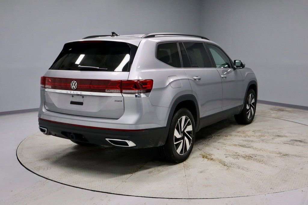 Used 2025 Volkswagen Atlas SE image 11