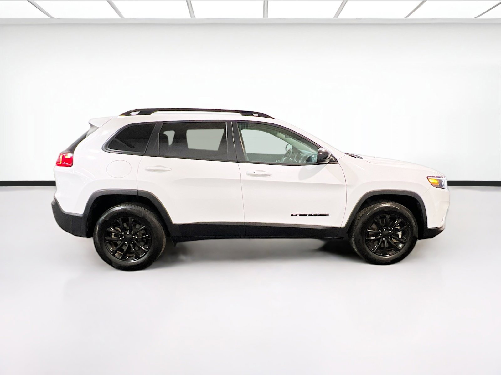 Used 2023 Jeep Cherokee Altitude Lux image 24