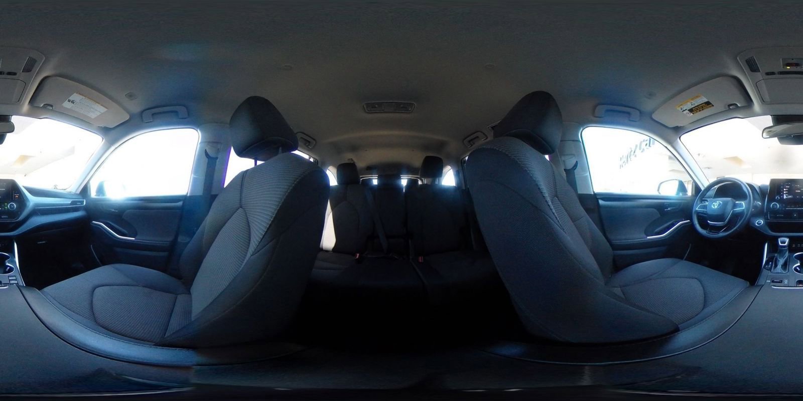 Used 2025 Toyota Highlander LE FWD image 44