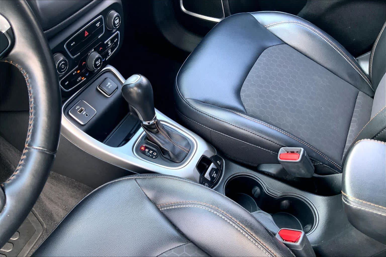 Used 2018 Jeep Compass Latitude w/ Popular Equipment Group FWD image 17