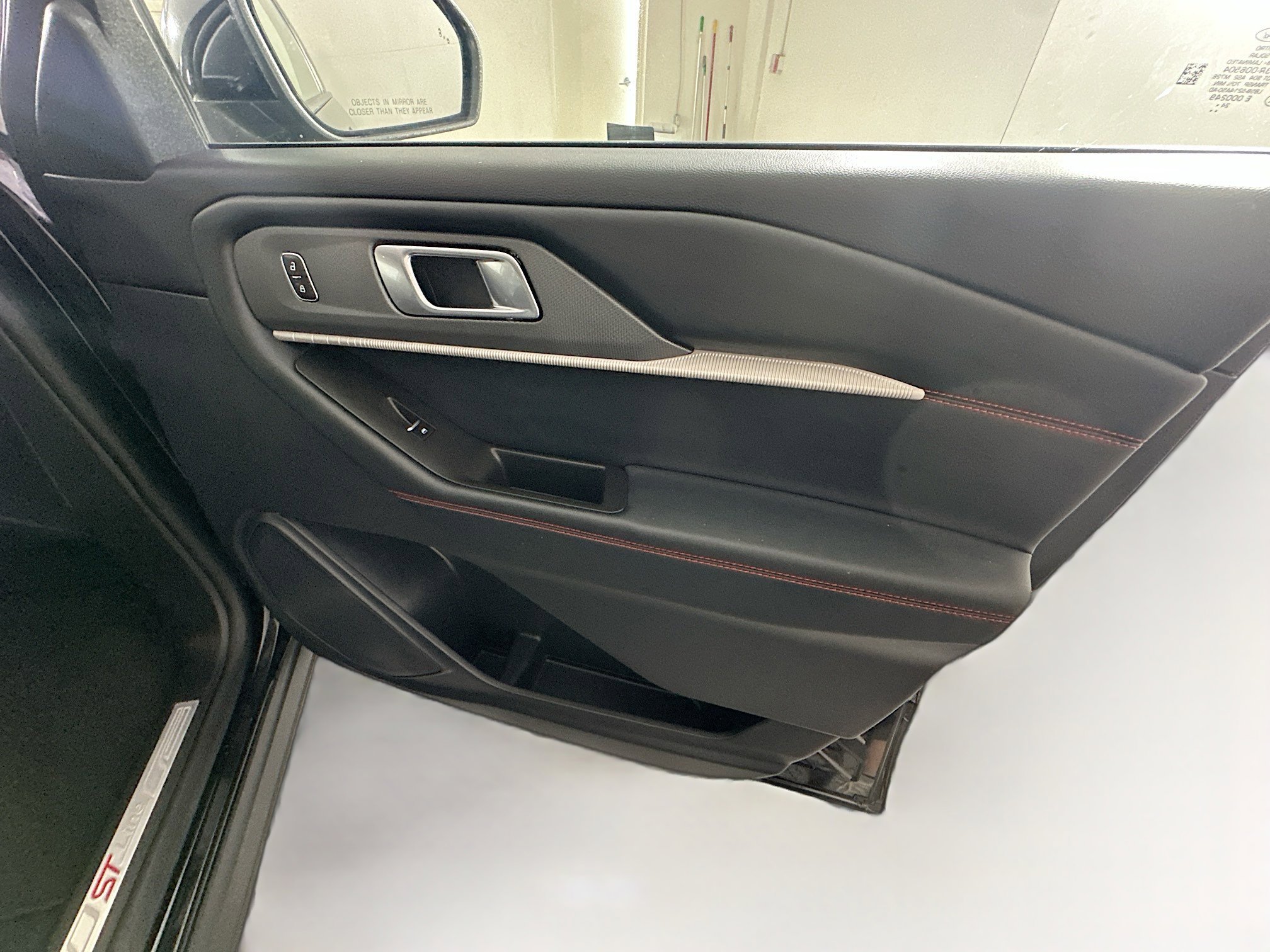 Used 2025 Ford Explorer ST-Line w/ ST-Line Street Pack AWD/4WD image 34