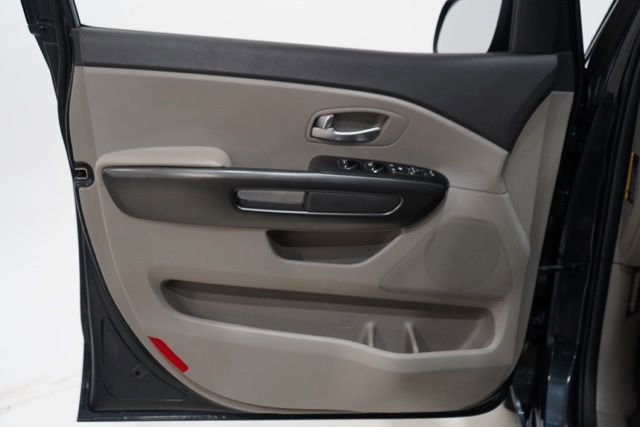 Used 2017 Kia Sedona LX image 19