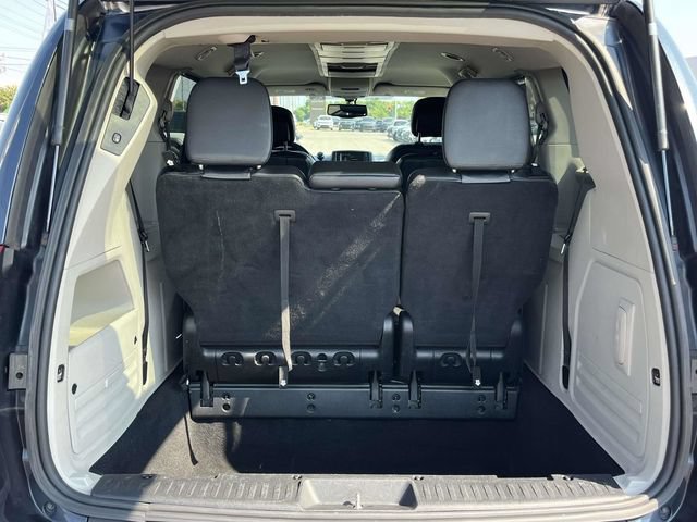 Used 2014 Chrysler Town & Country Touring-L w/ Driver Convenience Group FWD image 21