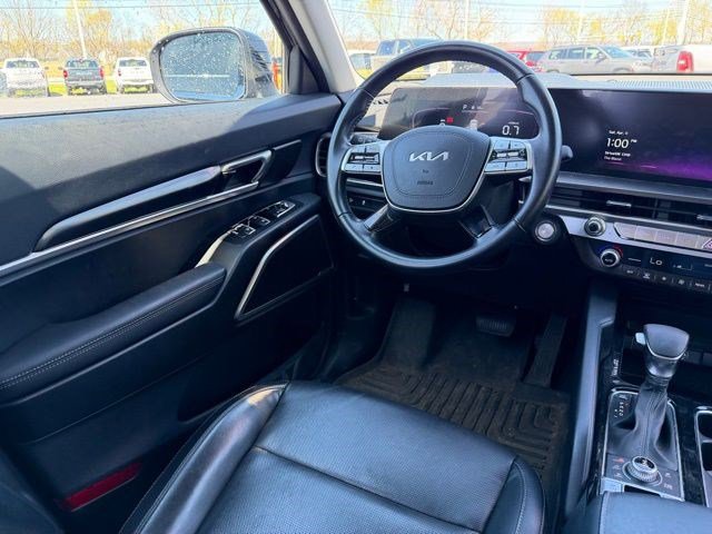 Used 2023 Kia Telluride LX image 3