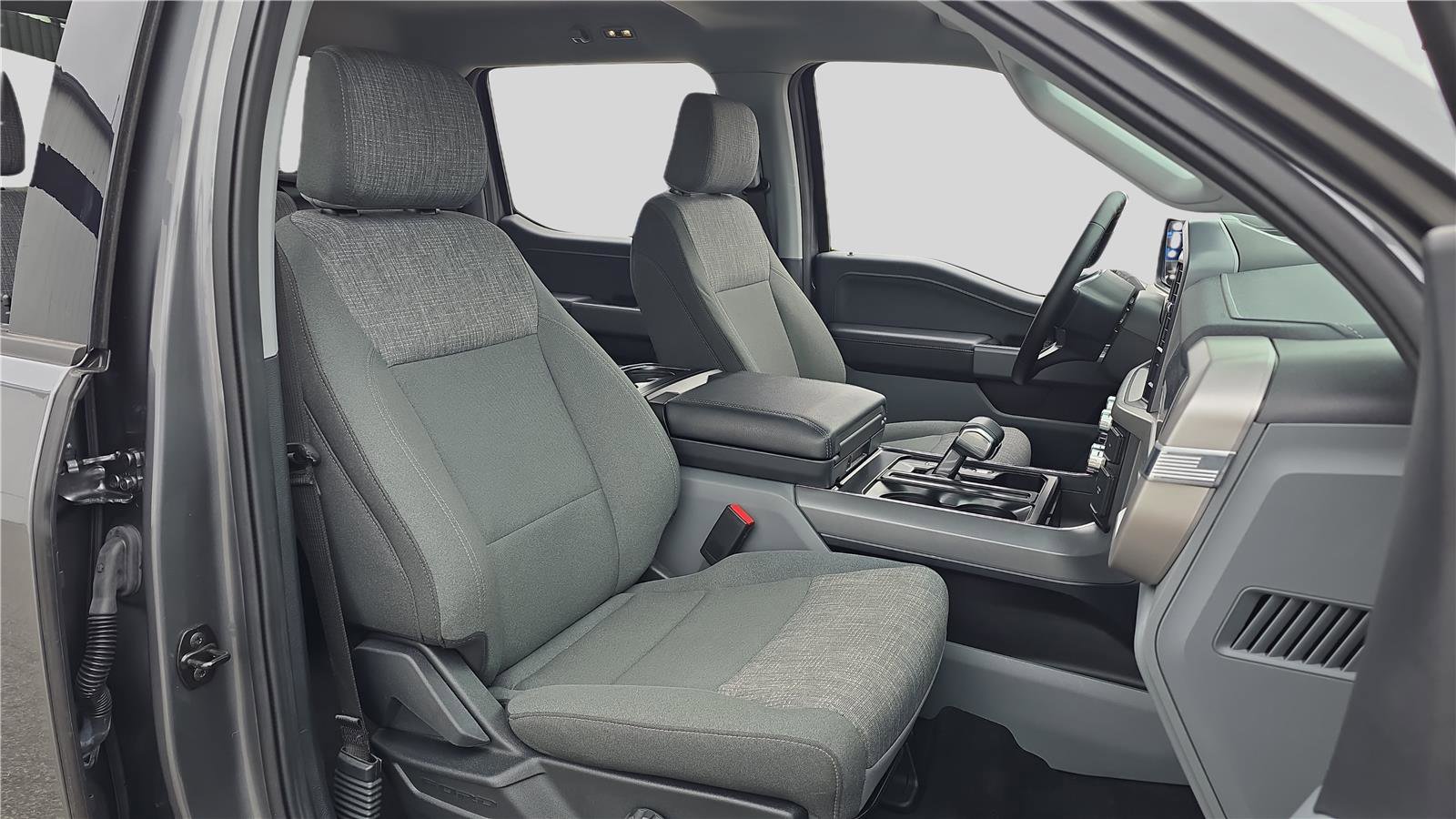 Used 2023 Ford F150 Lightning XLT image 26