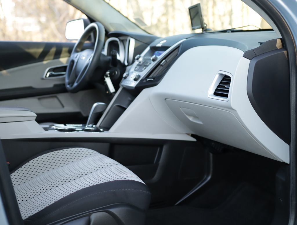 Used 2015 Chevrolet Equinox LS image 25