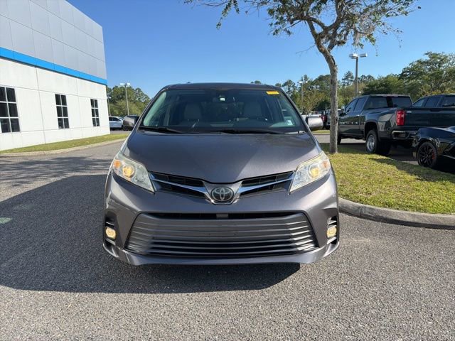Used 2020 Toyota Sienna XLE w/ XLE Navigation Package FWD image 2