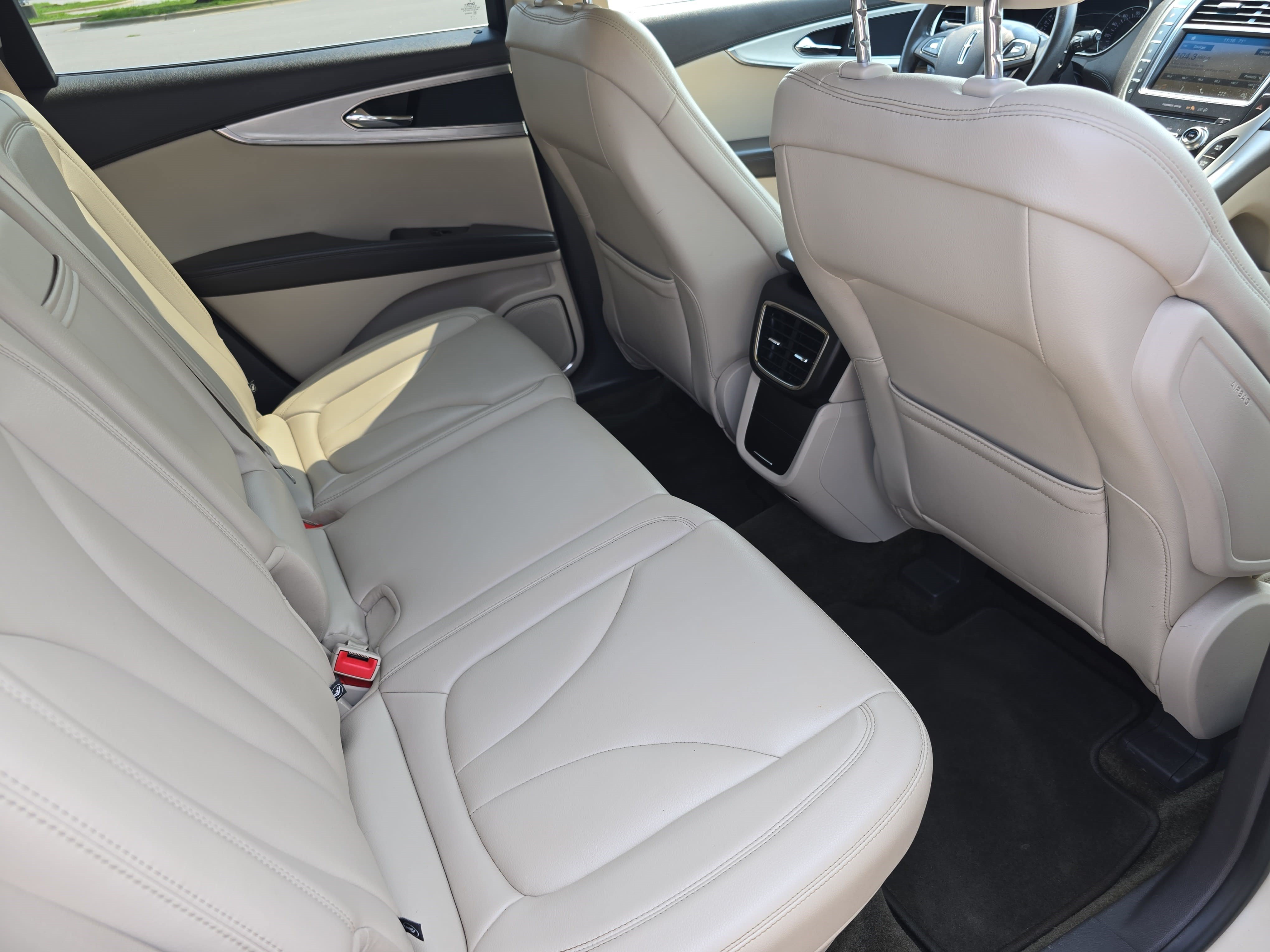 Used 2018 Lincoln MKX Premiere FWD image 11