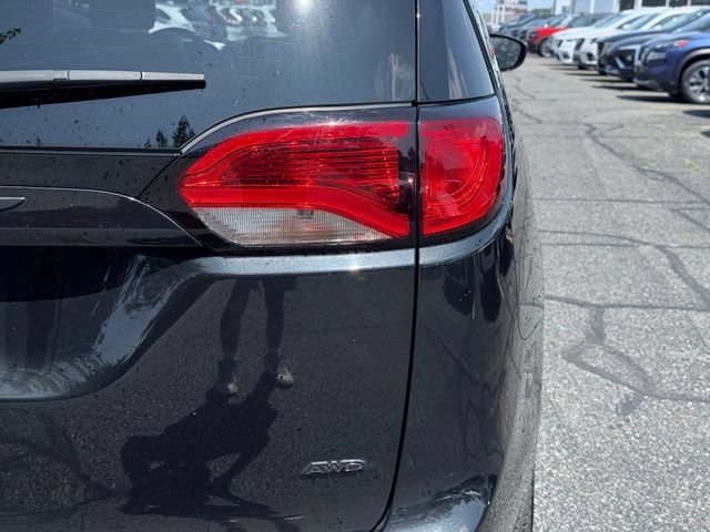 Used 2020 Chrysler Pacifica Touring-L w/ Advanced Safetytec Group AWD/4WD image 8