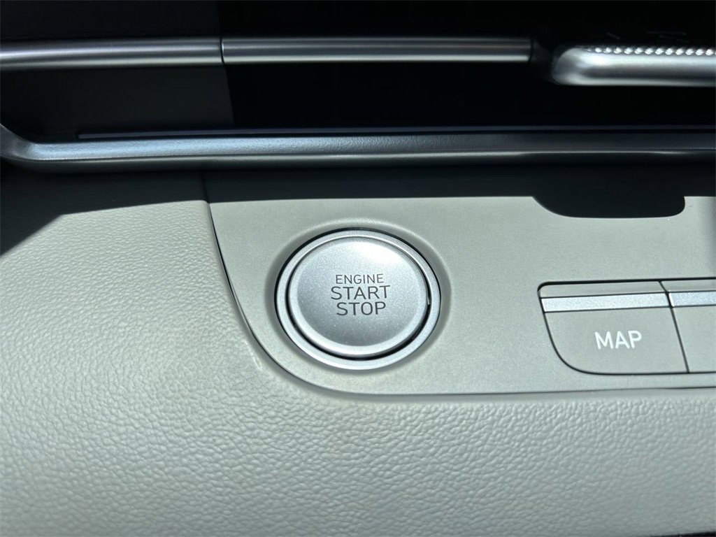 New 2025 Hyundai Elantra SEL image 28