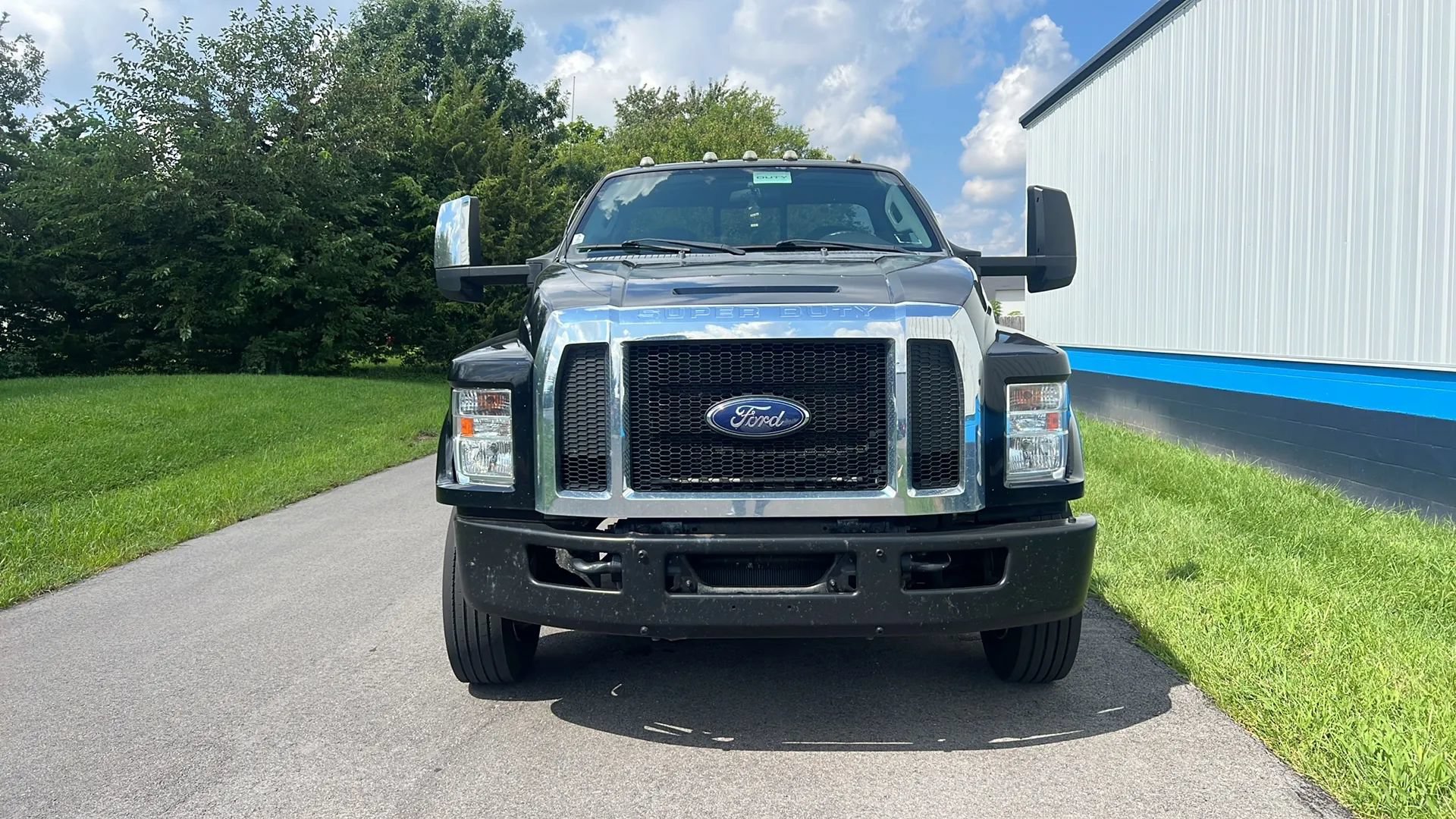 Used 2017 Ford F650 2WD Regular Cab Super Duty image 2