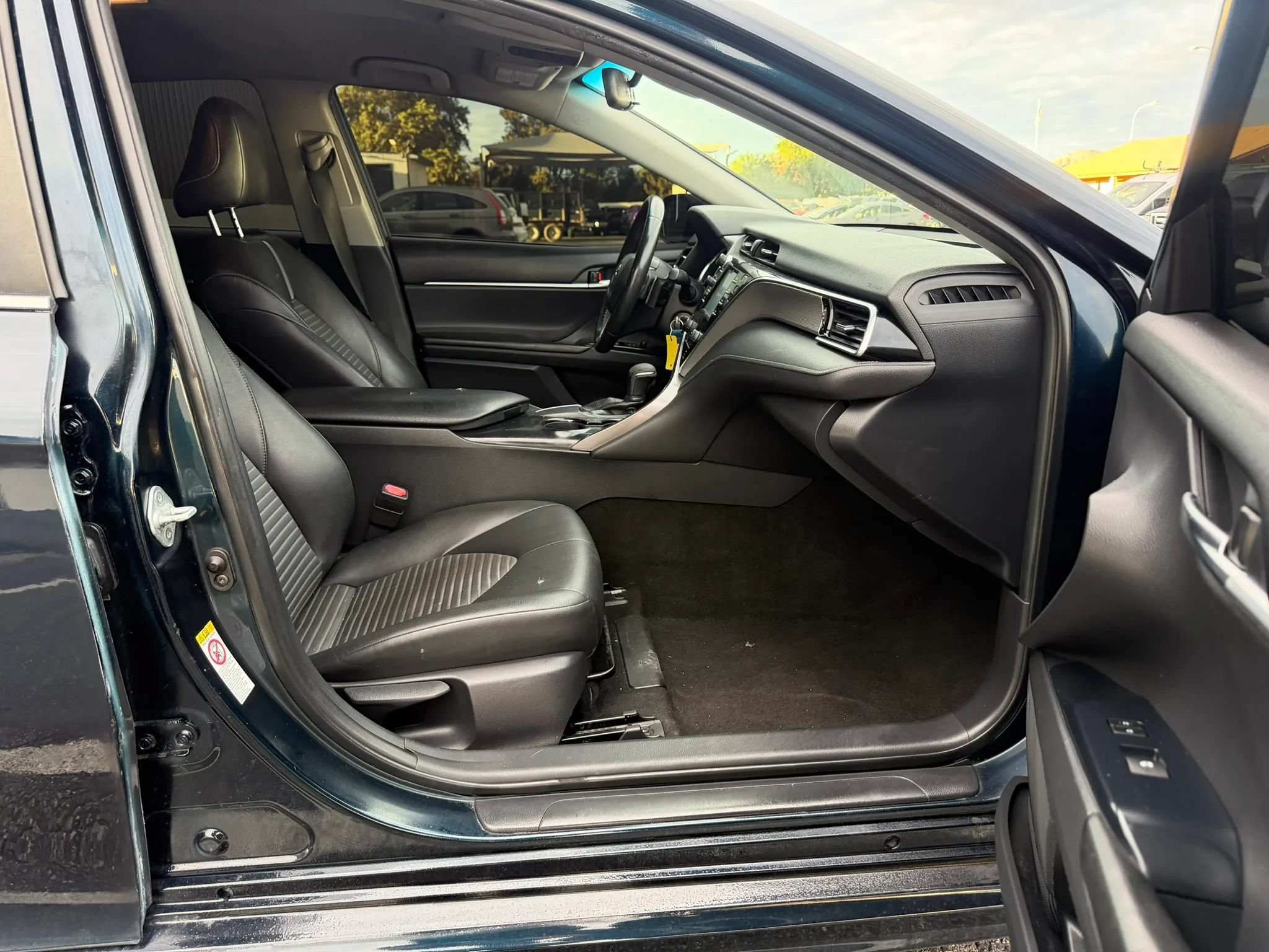 Used 2018 Toyota Camry SE FWD image 28