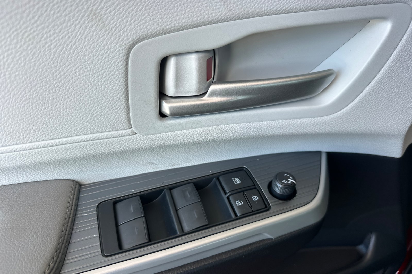 New 2026 Toyota Sienna XLE AWD/4WD image 8