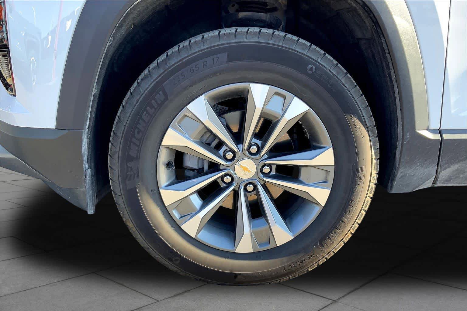 Used 2026 Chevrolet Equinox LT AWD/4WD image 11