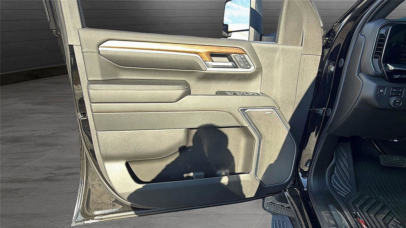 Used 2025 Chevrolet Silverado 2500 High Country w/ High Country Premium Package image 16