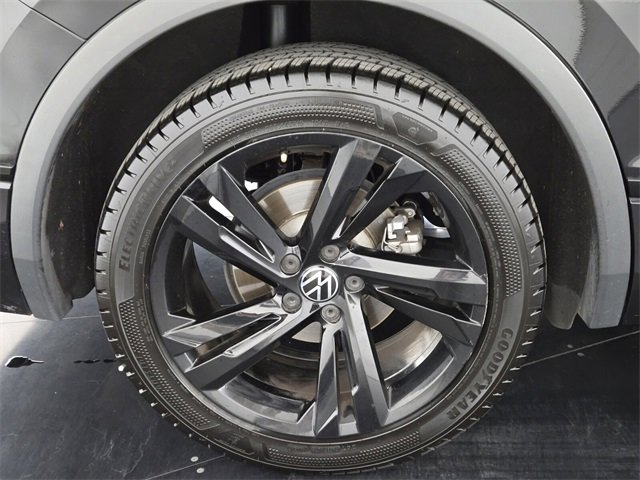 Used 2023 Volkswagen Tiguan SE R-Line image 10