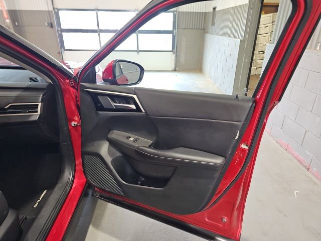 Used 2023 Mitsubishi Outlander SE image 19