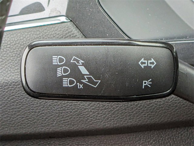 Used 2020 Volkswagen Tiguan SE w/ Panoramic Sunroof Package image 30