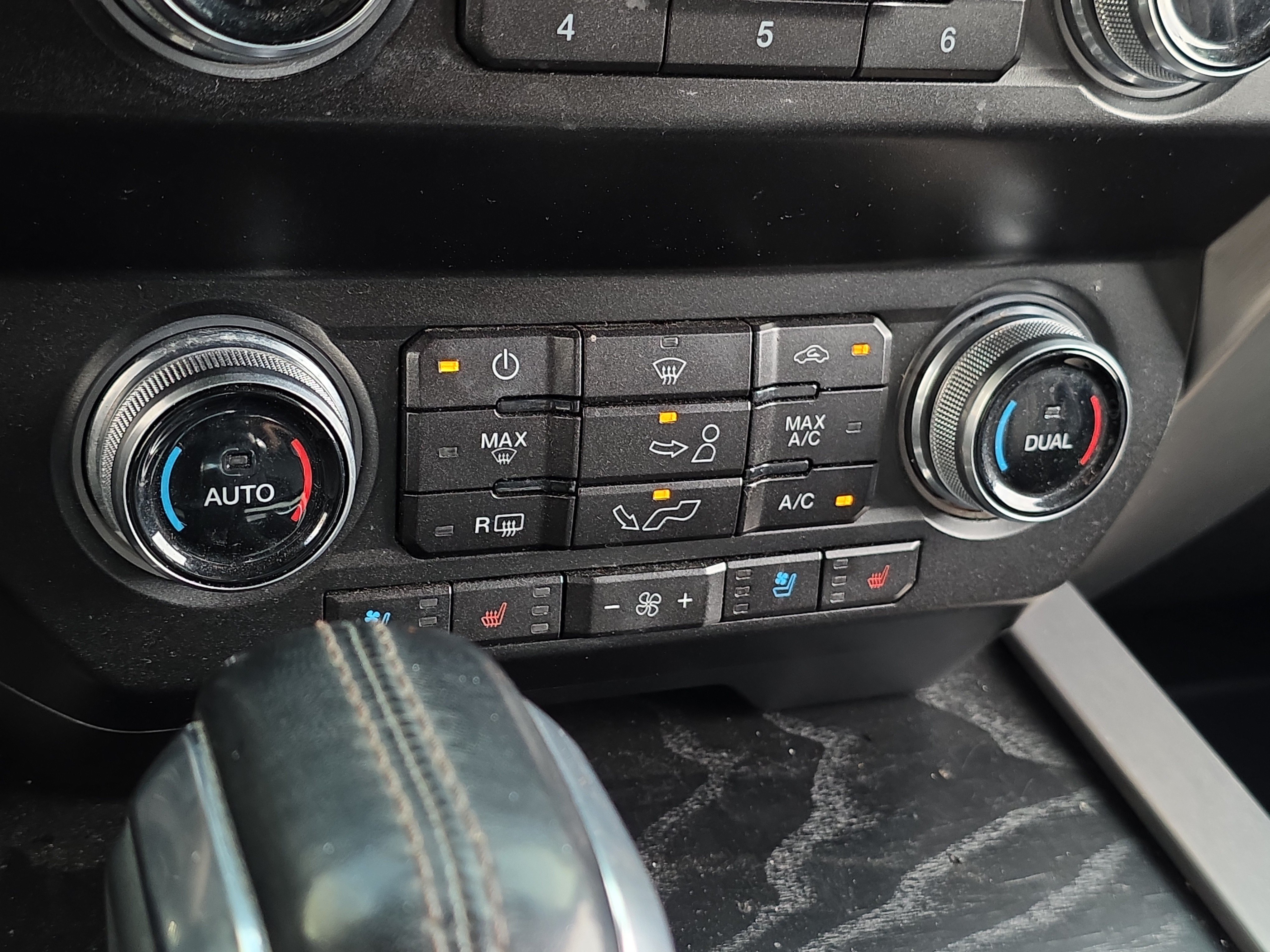 Used 2019 Ford F150 Platinum w/ Equipment Group 701A Luxury AWD/4WD image 22