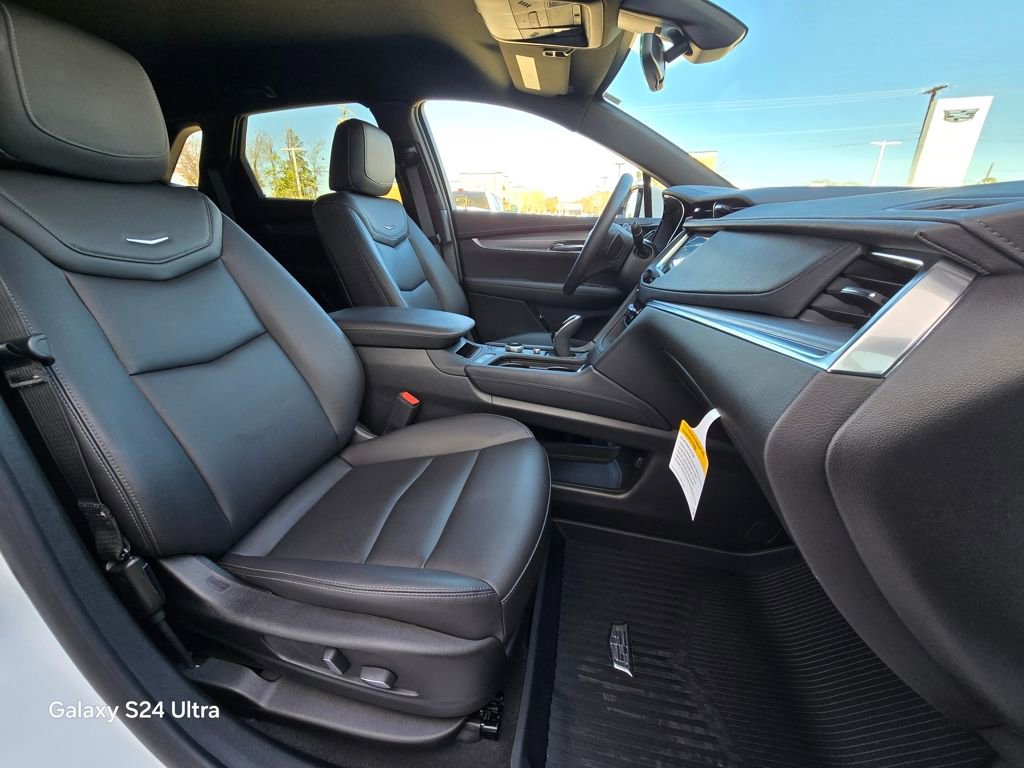 New 2026 Cadillac XT5 Luxury w/ LPO, Bronce Accent Package image 13