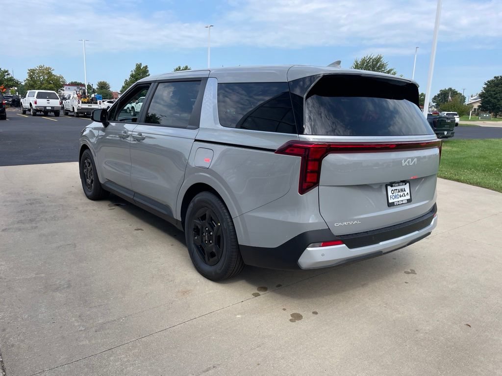 New 2027 Kia Carnival FWD image 7