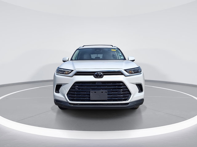 Used 2024 Toyota Grand Highlander XLE AWD/4WD image 3