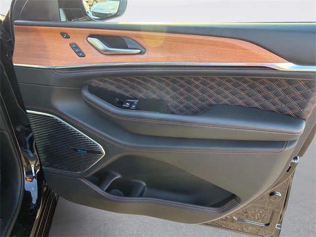 Used 2023 Jeep Grand Cherokee Summit image 21