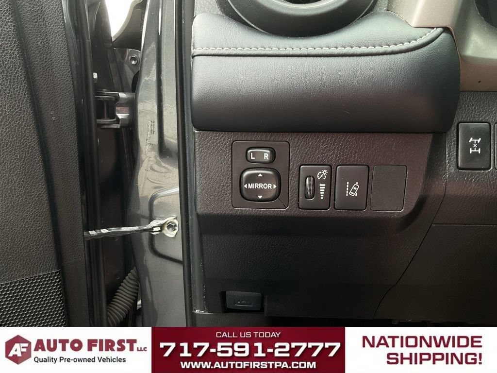 Used 2018 Toyota RAV4 XLE AWD/4WD image 16