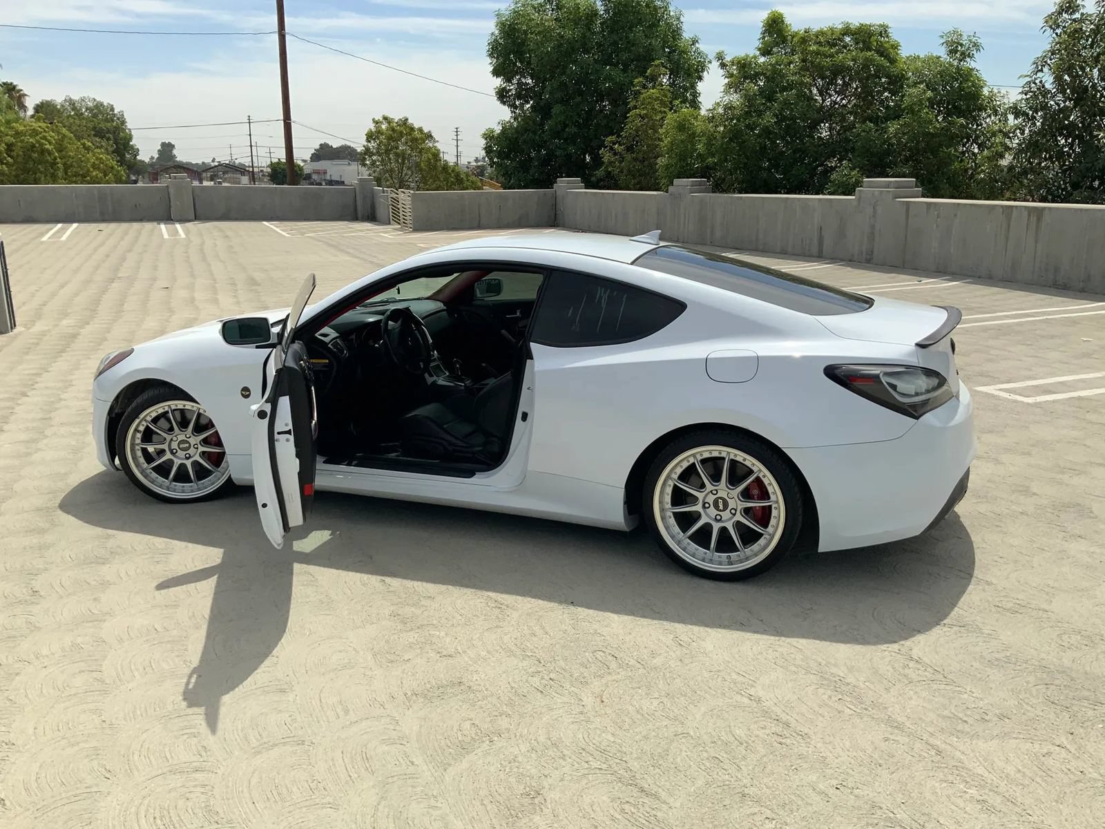 Used 2016 Hyundai Genesis Coupe 3.8 RWD image 9