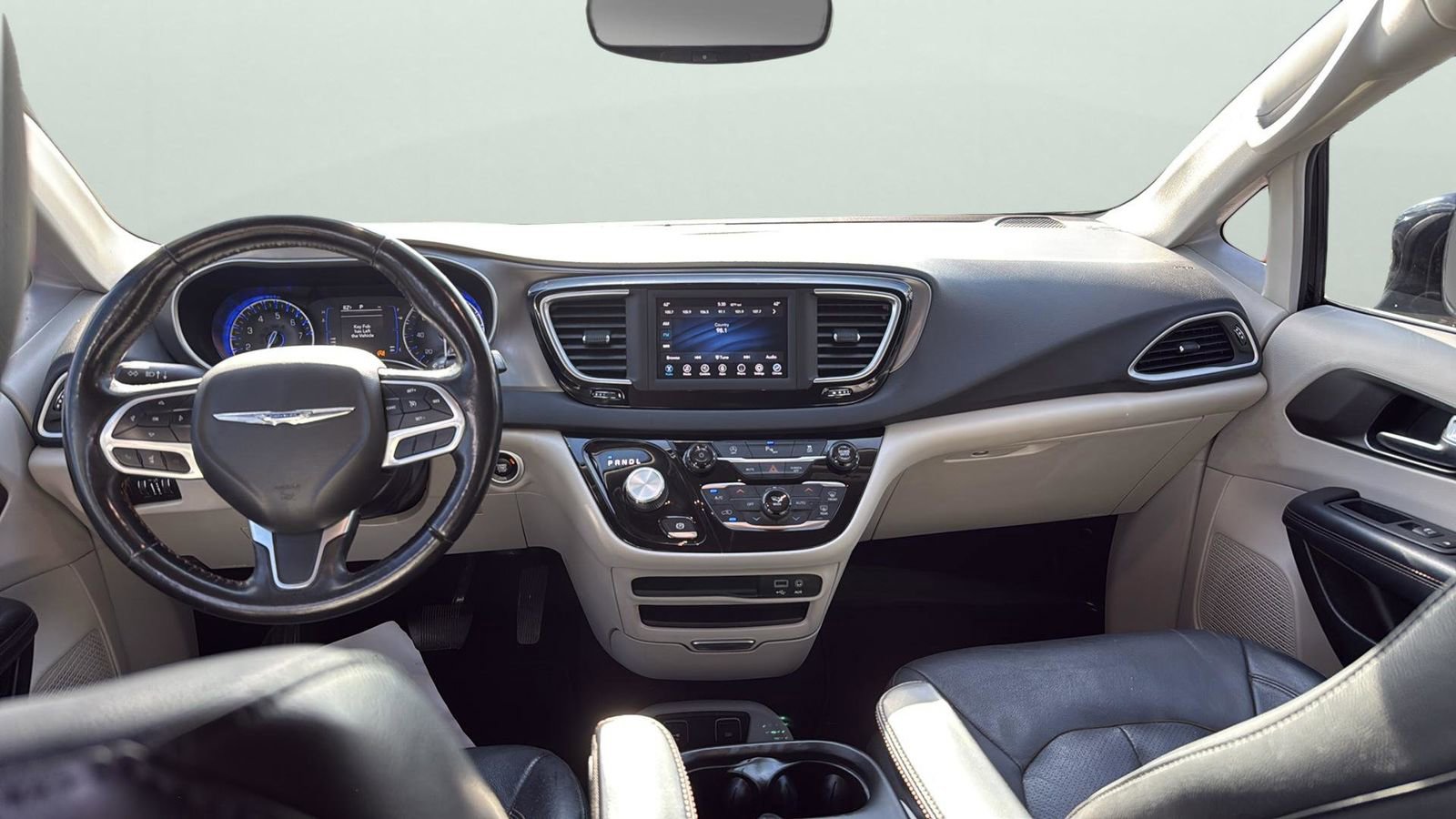 Used 2020 Chrysler Pacifica Touring-L image 22