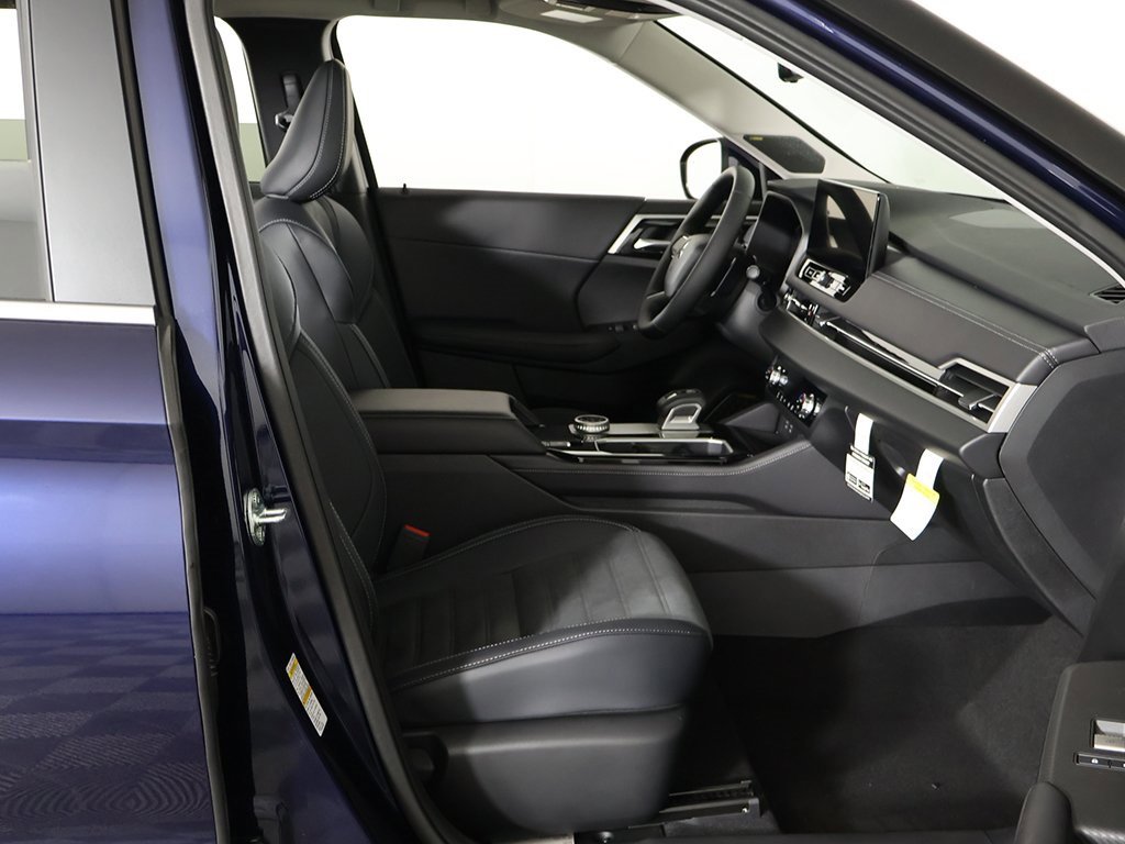 New 2025 Mitsubishi Outlander SE image 30