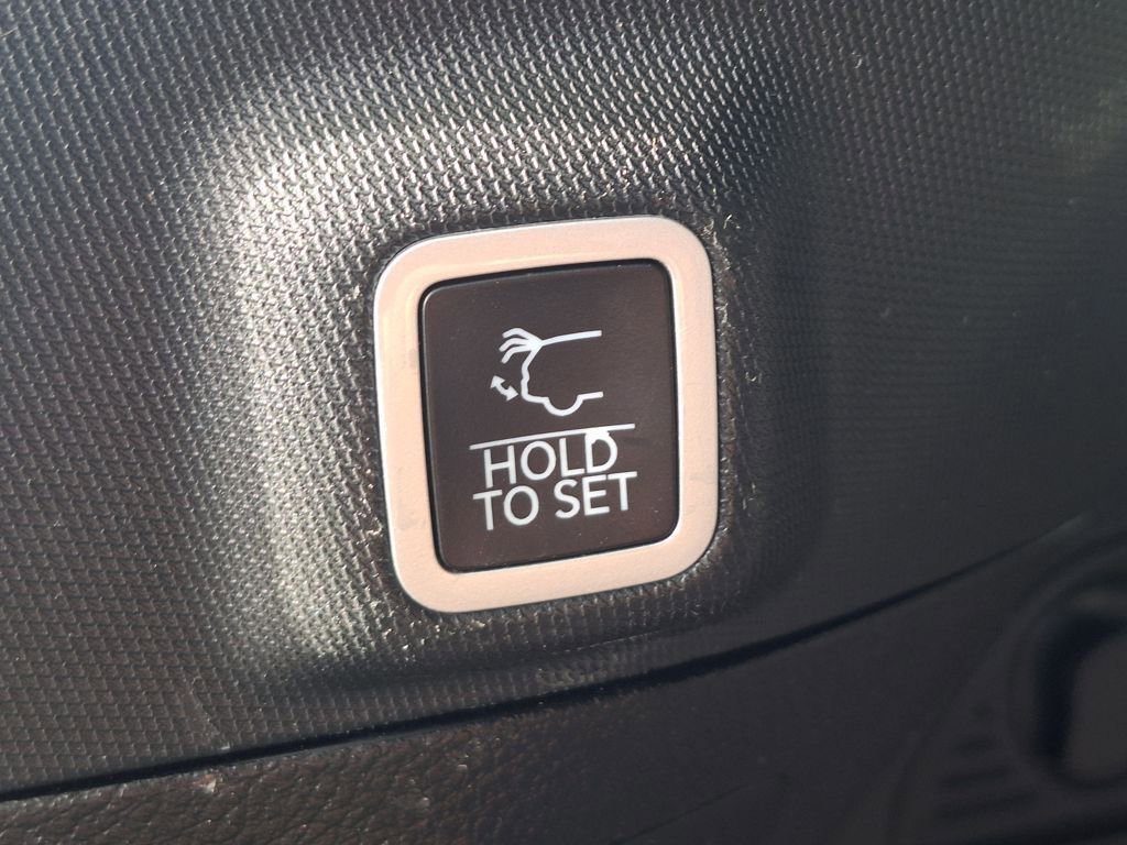 Used 2024 Jeep Grand Cherokee Limited w/ Black Appearance Package image 31