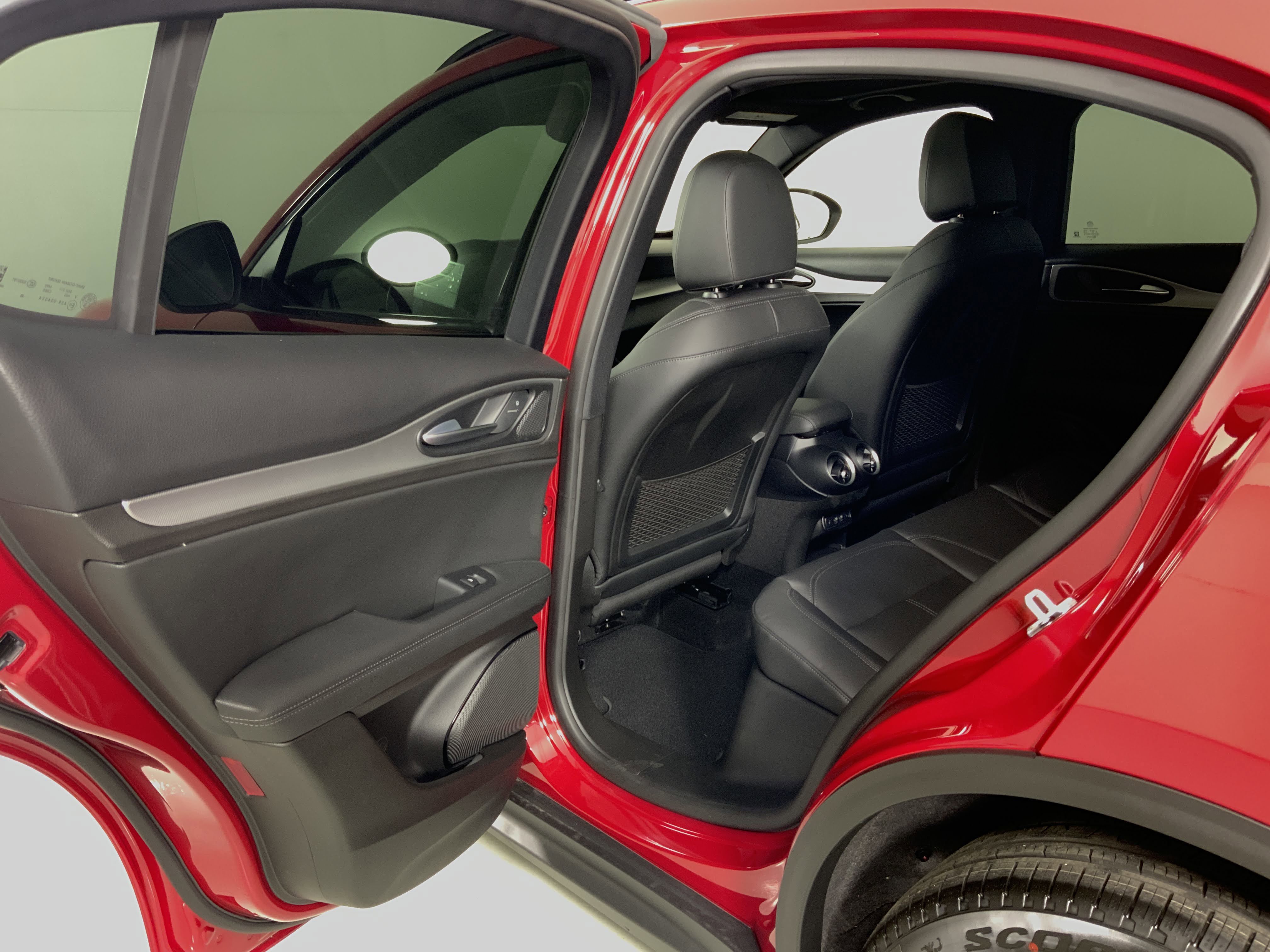 New 2025 Alfa Romeo Stelvio Sprint w/ Convenience Package image 33