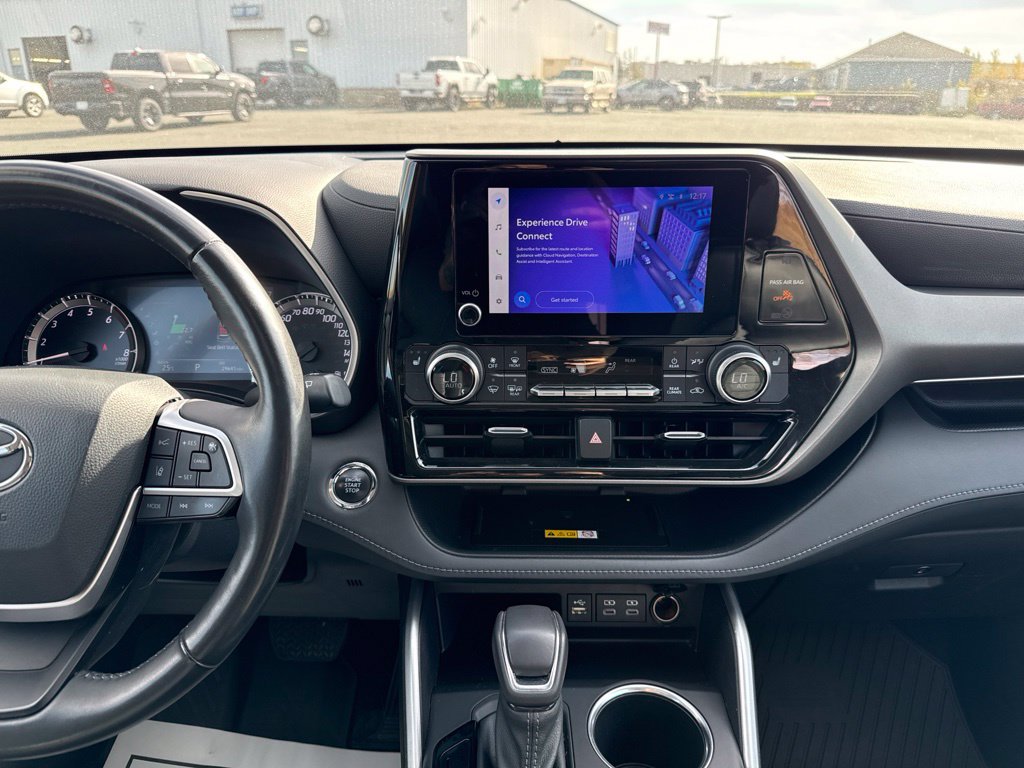 Used 2023 Toyota Highlander XLE AWD/4WD image 18