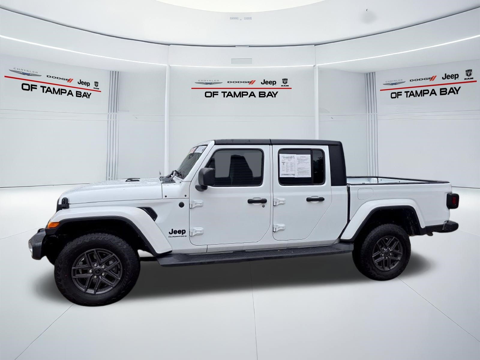 Used 2023 Jeep Gladiator Sport AWD/4WD image 3