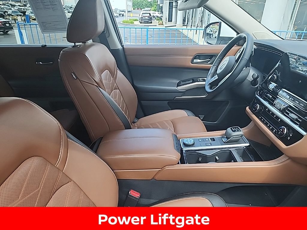 Certified 2025 Nissan Pathfinder Platinum w/ Cargo Package AWD/4WD image 13