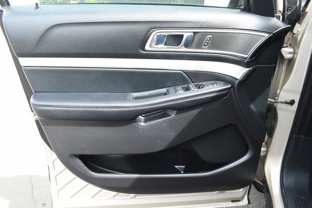 Used 2017 Ford Explorer XLT image 13
