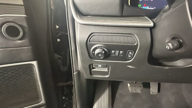 Used 2022 Jeep Wagoneer Series II AWD/4WD image 18