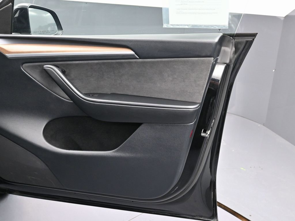 Used 2023 Tesla Model Y Long Range image 39