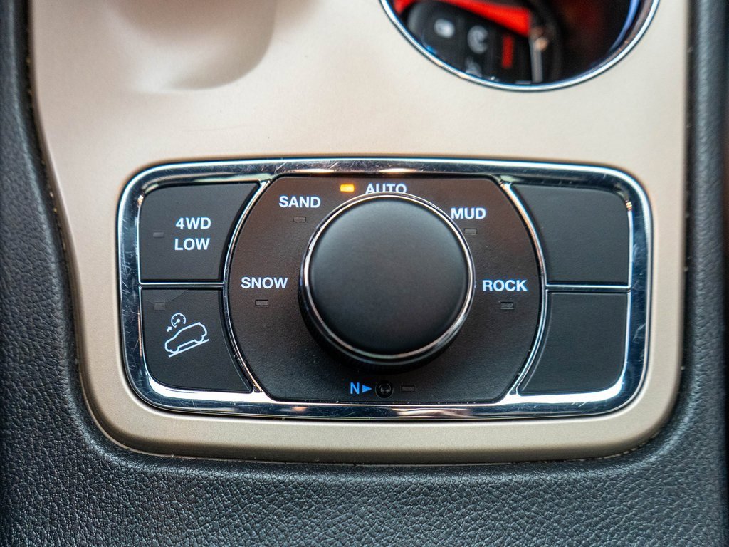 Used 2015 Jeep Grand Cherokee Limited w/ Luxury Group II image 22