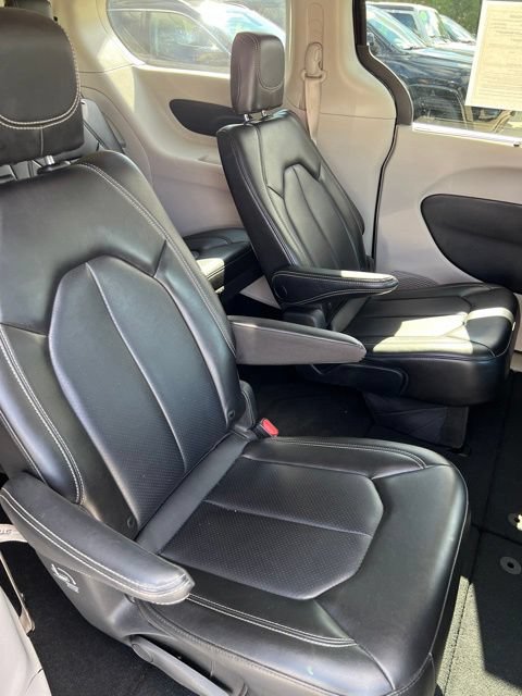 Certified 2023 Chrysler Pacifica Touring-L FWD image 14