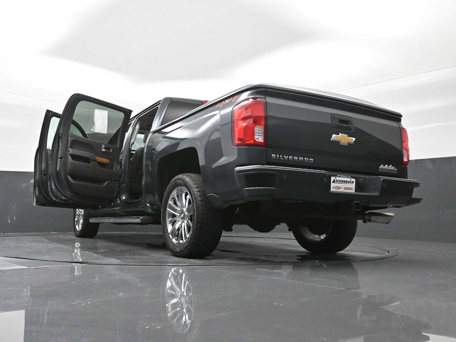 Used 2018 Chevrolet Silverado 1500 High Country image 34
