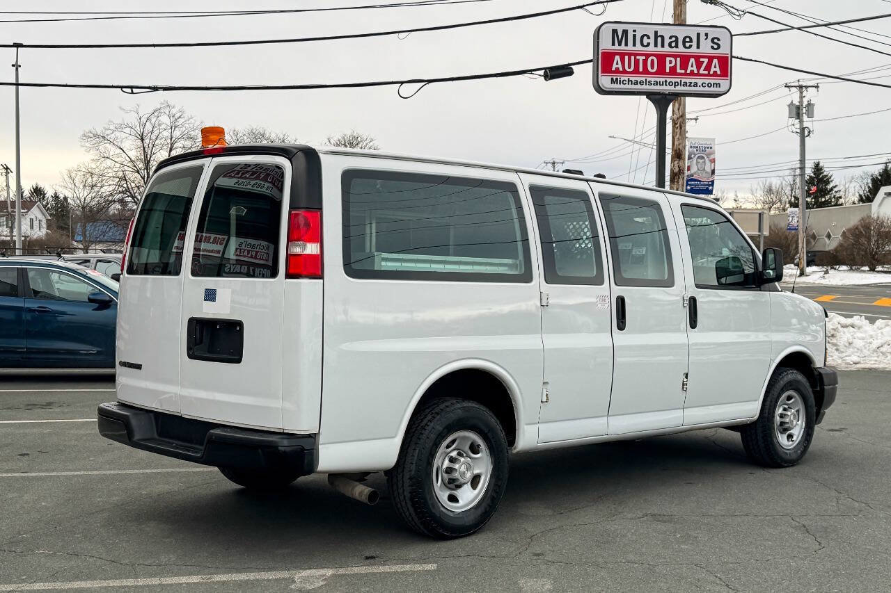 Used 2017 Chevrolet Express 2500 image 4