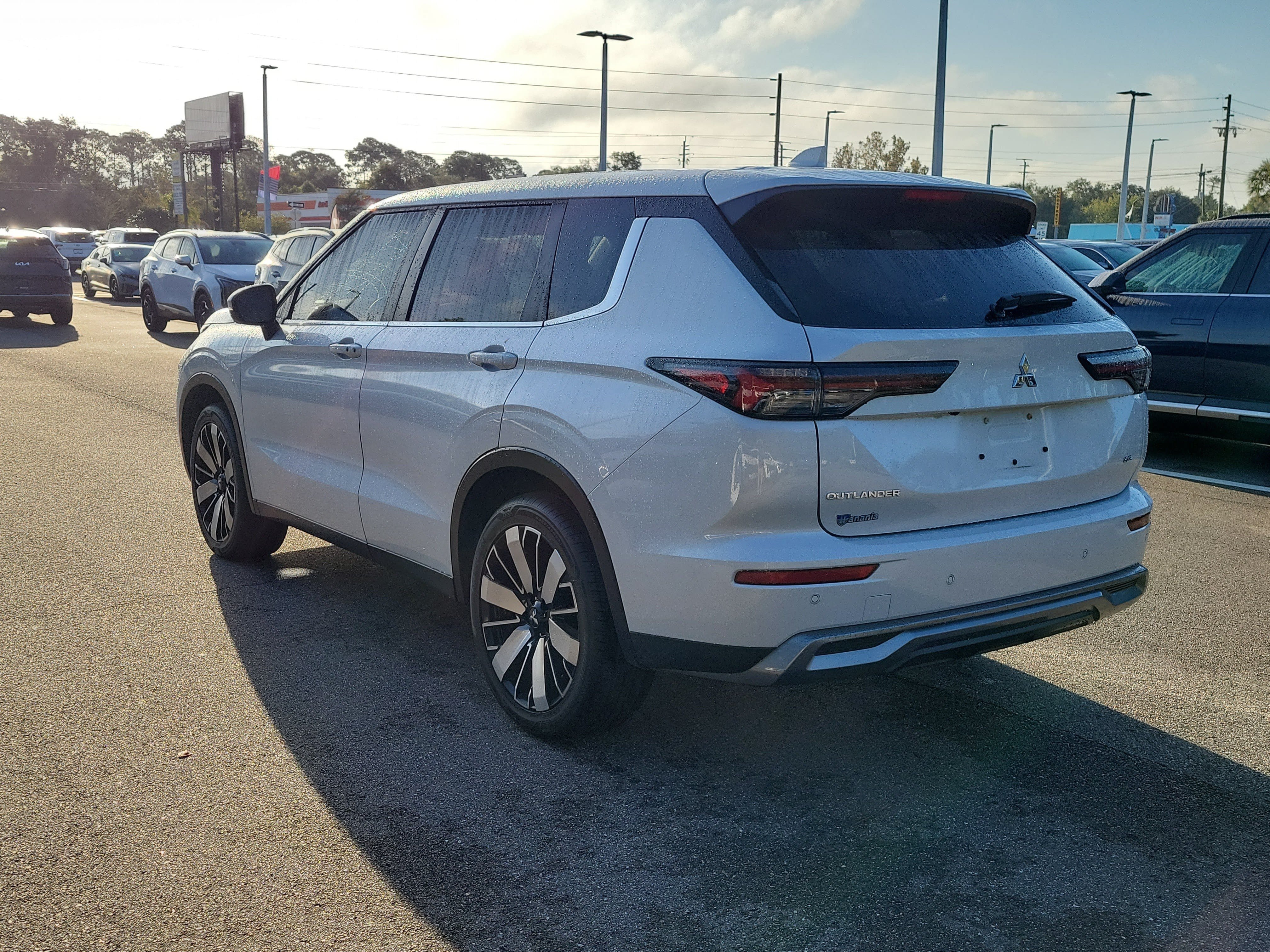 Used 2025 Mitsubishi Outlander SE FWD image 5