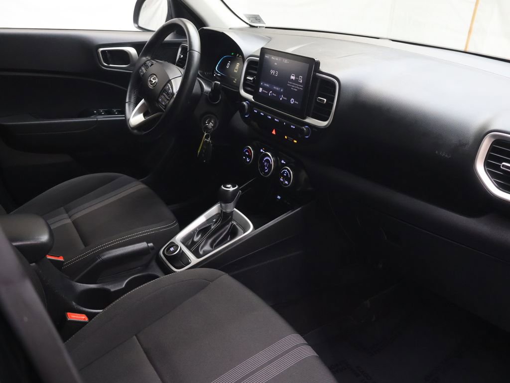 Used 2023 Hyundai Venue SEL image 11