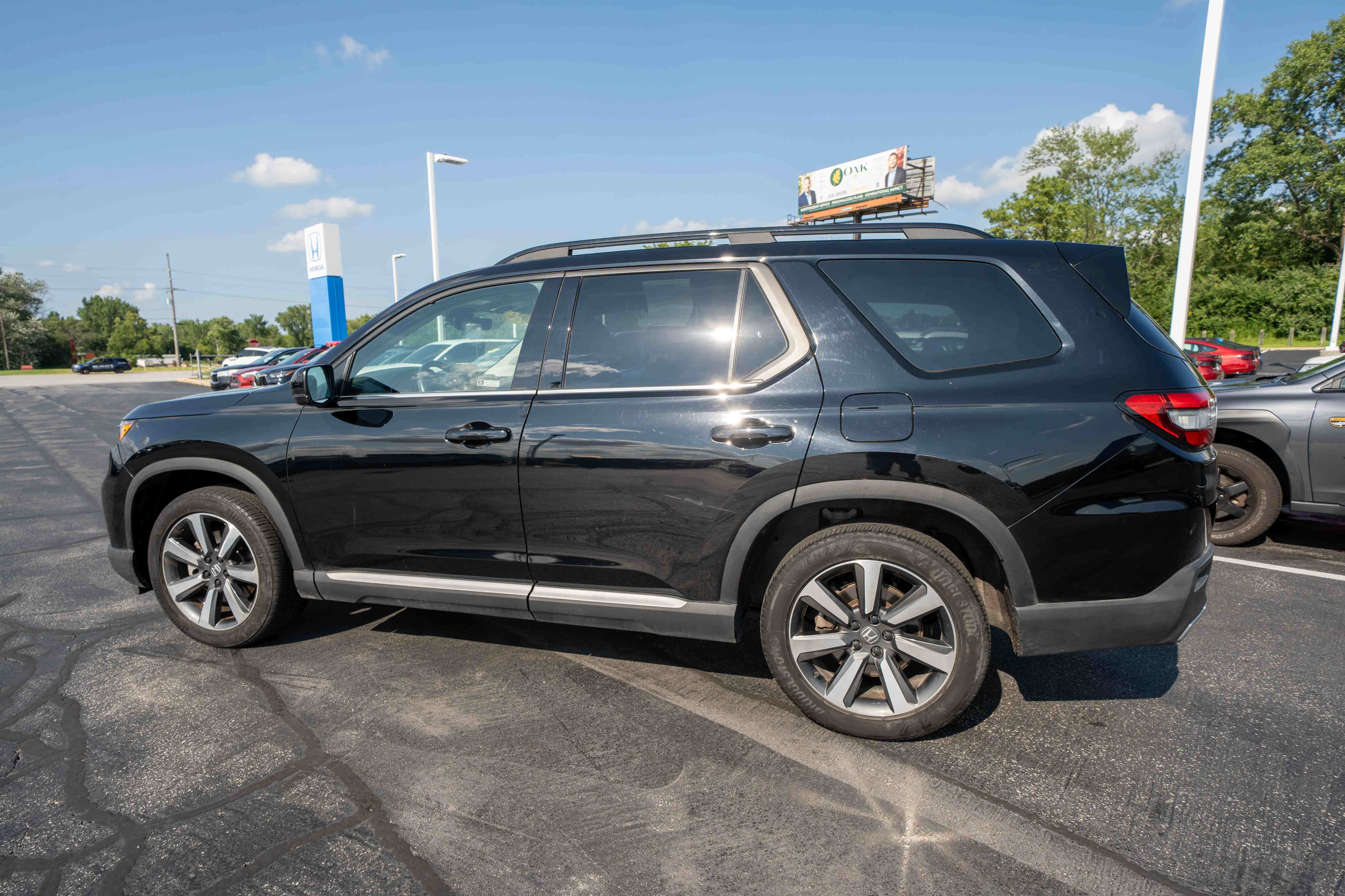 Used 2024 Honda Pilot Touring image 4